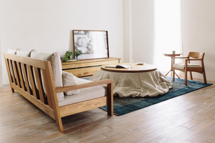  堅牢さを感じる無垢フレーム