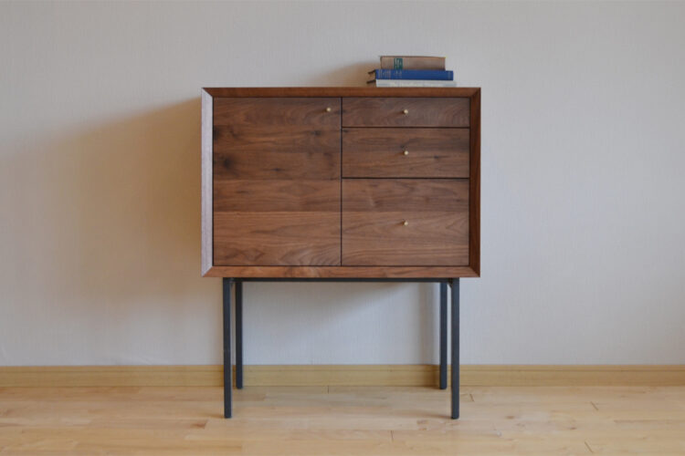 軽やかなレッグデザイン