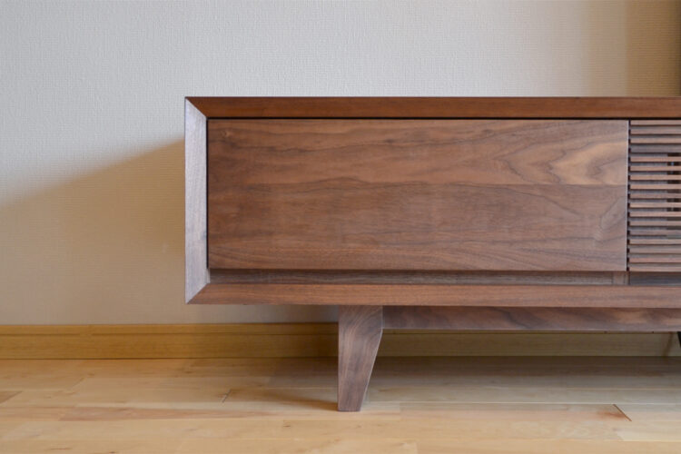 軽やかなレッグデザイン