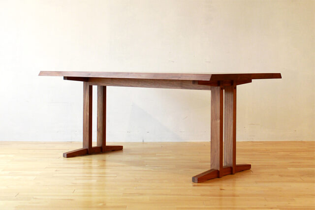 2本脚デザインの優位性