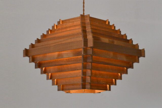 5角形の無垢材ペンダントライト