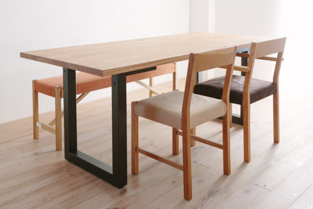 直線的な印象の椅子