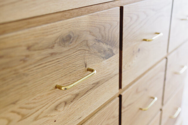 真鍮ツマミのアクセント