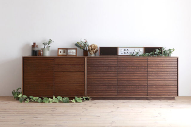 繊細なラインで構成されるフレーム