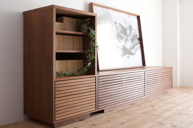 繊細なラインで構成されるフレーム