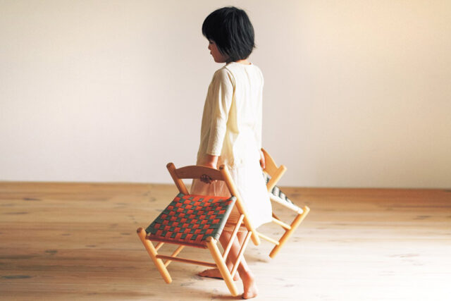 子供でも持てる軽さで初めてのマイチェアにお薦め