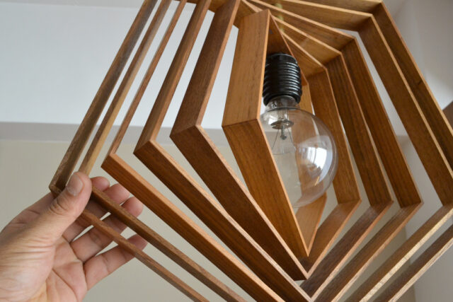 形が変えられるシェード