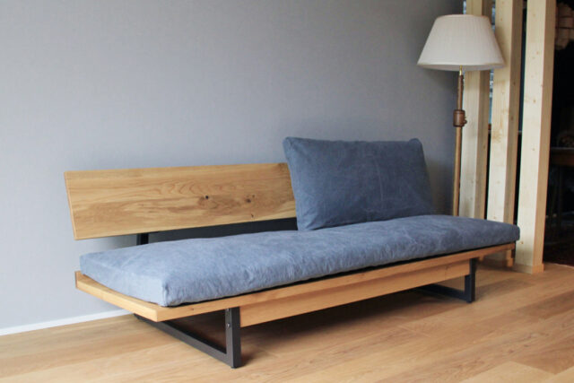 直線基調のシンプルデザイン