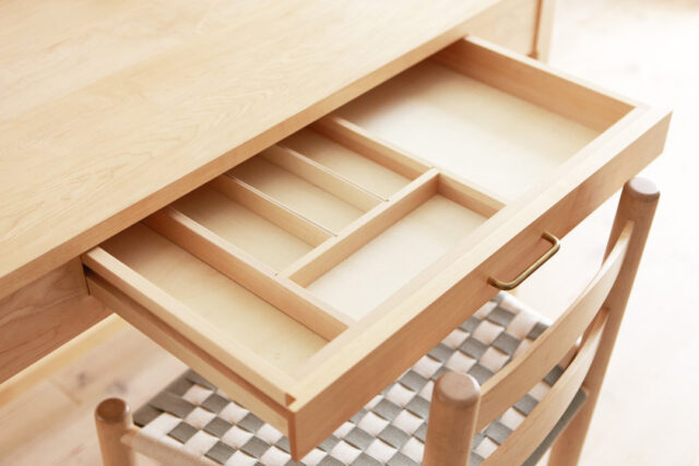 カトラリートレイ付きの引き出し