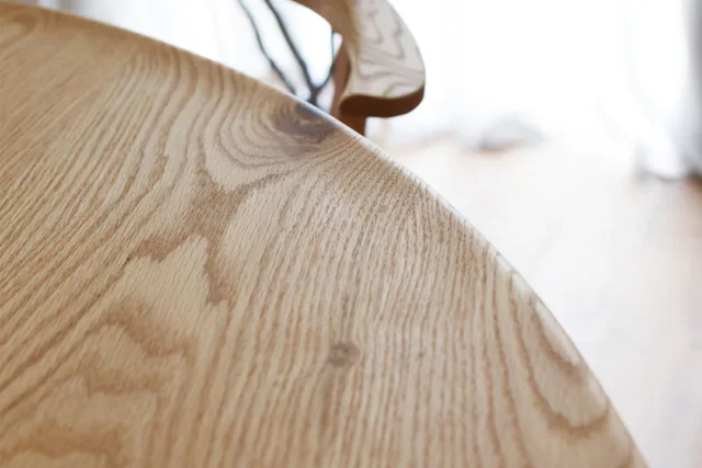 お皿のような立ち上がりを施した縁