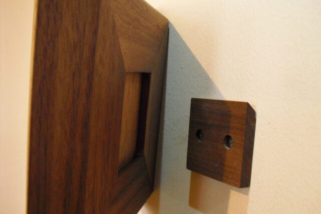 壁面への設置方法