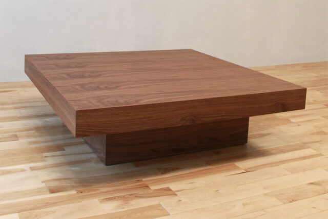 10cmの厚みがある天板