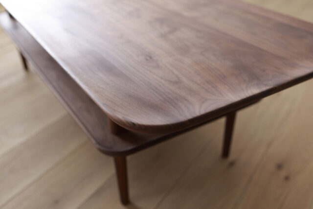 お皿のような立ち上がりを施した縁