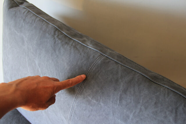 ステッチが入ります