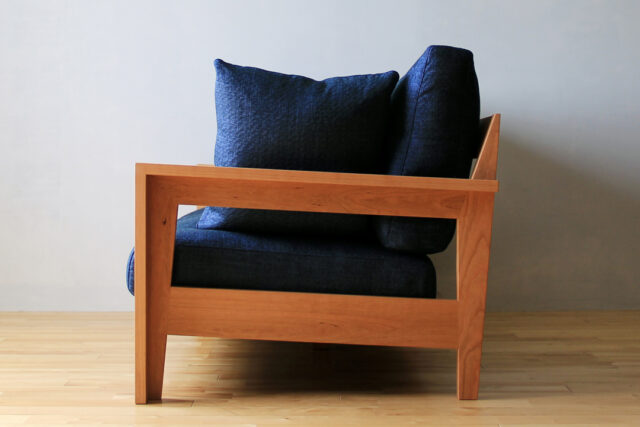 2重のフレーム構造と後傾デザイン