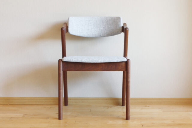 ゆとりのある幅広チェア