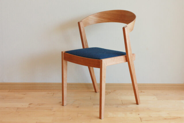 軽量で座りやすい形状