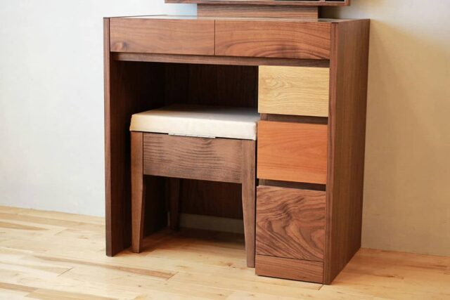 シンプルな一面タイプのドレッサー