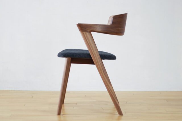 出入りがしやすいセミアームデザイン