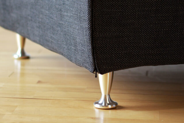 ジュラルミンを削りだしたレッグ