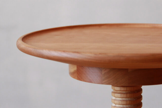 無垢材を削り出して製作