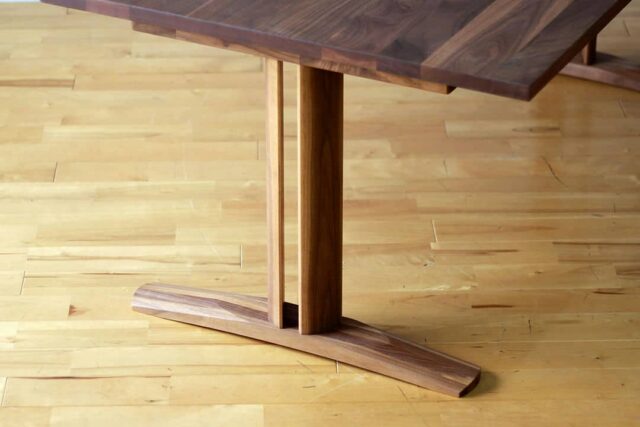 独特なレッグデザイン