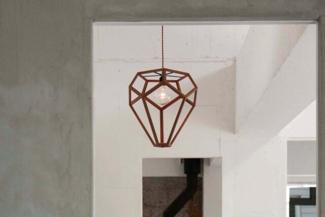 イチジクをモチーフにした組木ペンダントライト