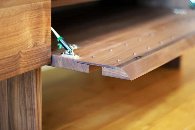 リモコン操作可能なスリット