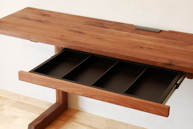 小物収納に便利な引き出し付き