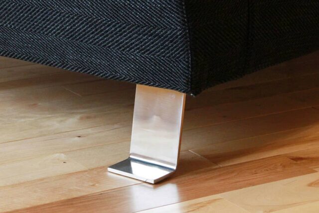 無垢ステンレス磨き仕上げのレッグ