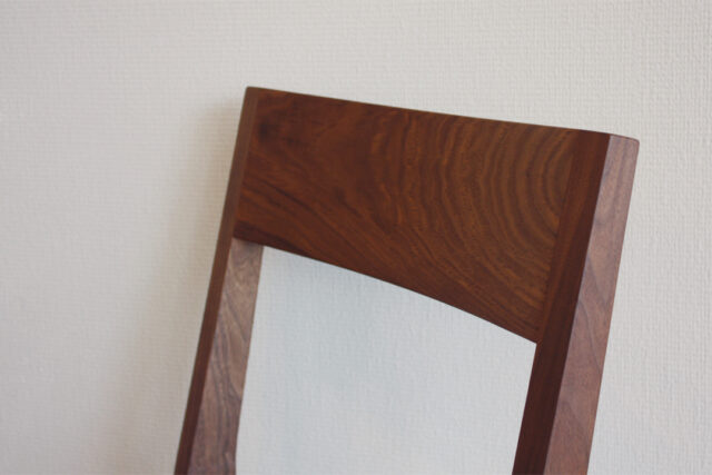 曲げ木による緩やかなカーブ