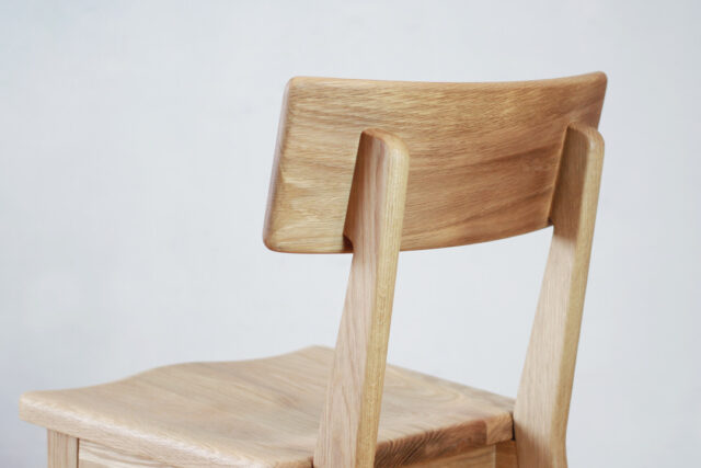 曲げ木による緩やかなカーブ