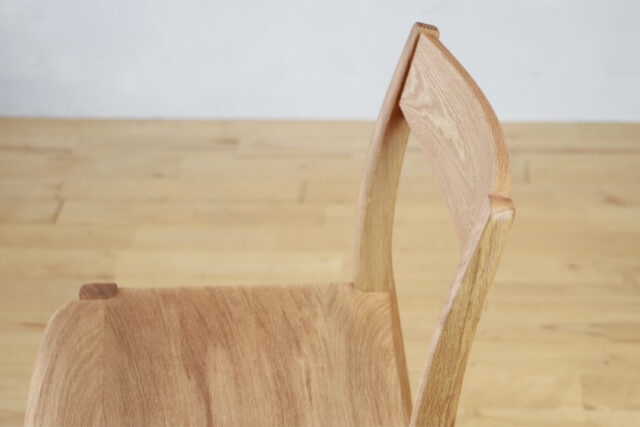 曲げ木による緩やかなカーブ