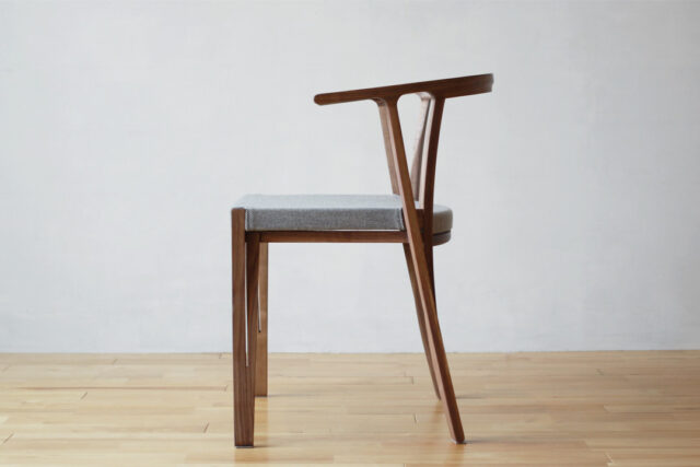 出入りがしやすいセミアームデザイン