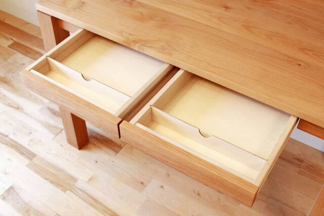 仕切り付きの便利な引き出し