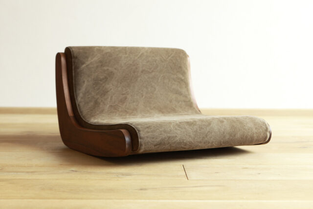 ロッキングする座椅子