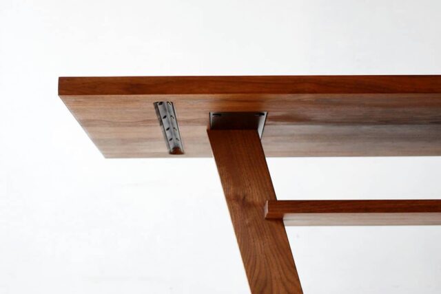 反り止めの金物