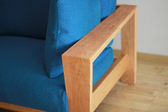 幅広厚材の贅沢な通し木目