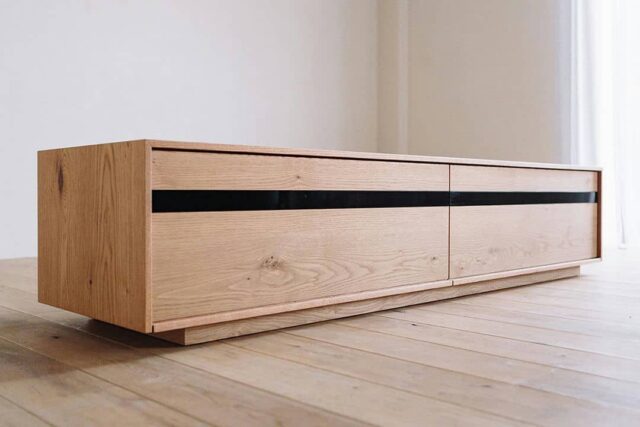 自由なリビング空間を実現するテレビボード