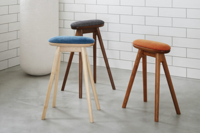 お料理のお供に最適なキッチンスツール