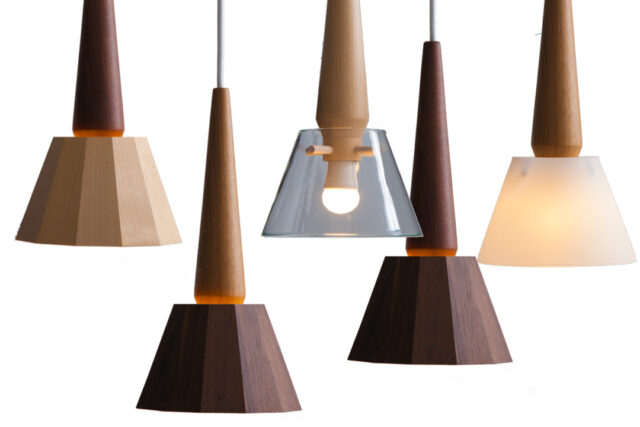 飛騨高山で製作する天然木のペンダントライト