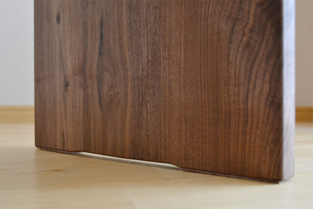 脚部にも工夫がしてあります