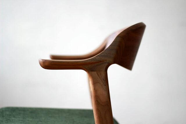 背当たりがよい曲木の技術