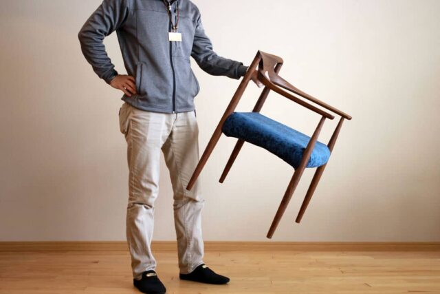 軽量で扱いやすい椅子