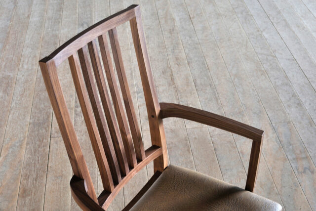 やさしい背あたりのフラット設計