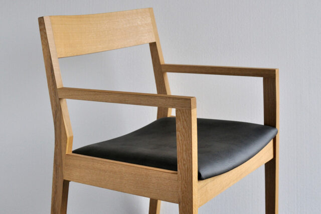 曲げ木による緩やかなカーブ