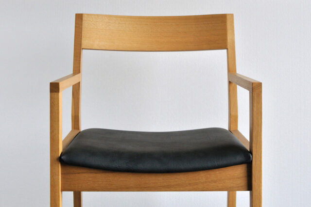 ベーシックなシンプルチェア