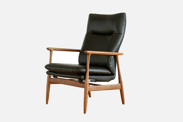 北欧スタイルのリクライニングソファ