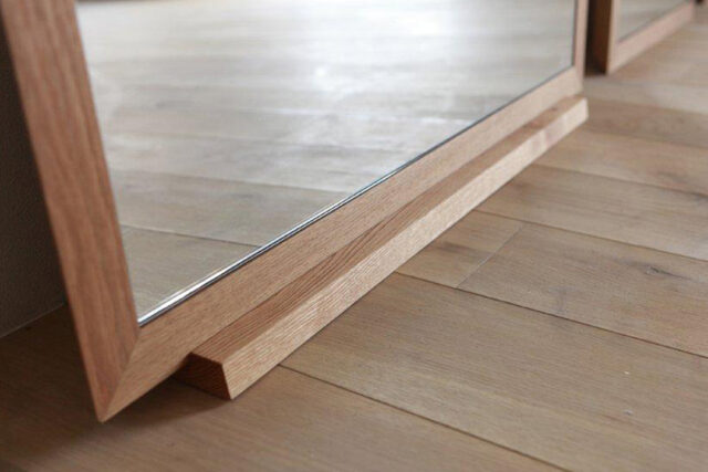 台座つきです。