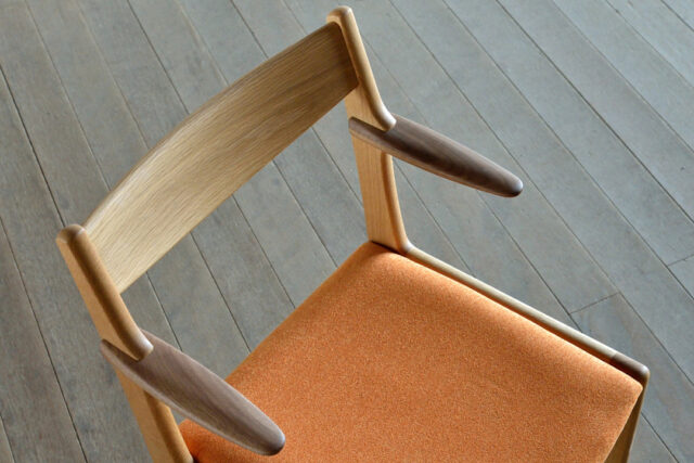 曲げ木による緩やかなカーブ